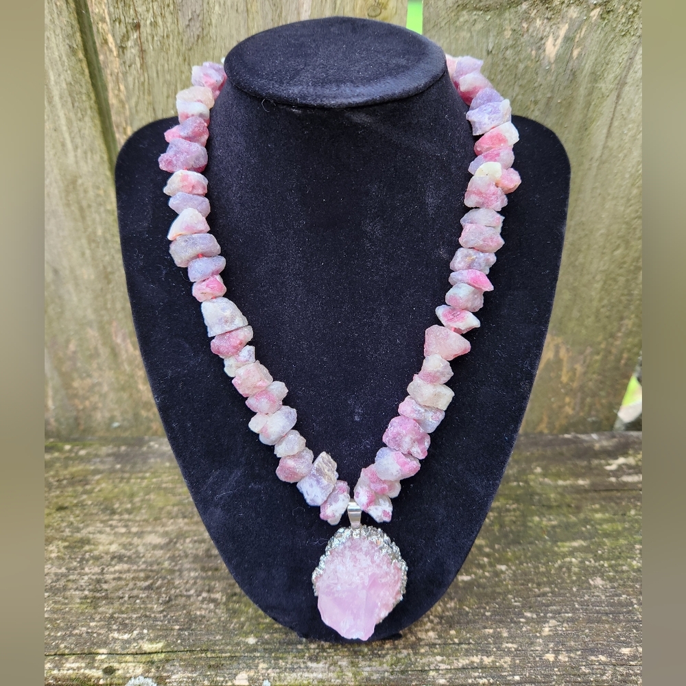 Druzy quartz necklace. Pink and purple. Adjustable chain.
